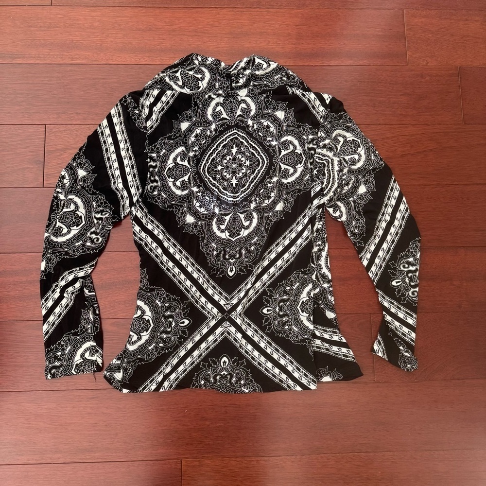 Chic Black and White Paisley Women's Blouse - Picture 4 of 5